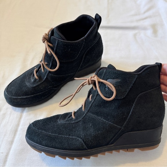 Sorel 10 Evie Sport Lace Black Suede Booties Low Wedge Boots Waterproof - Picture 1 of 11